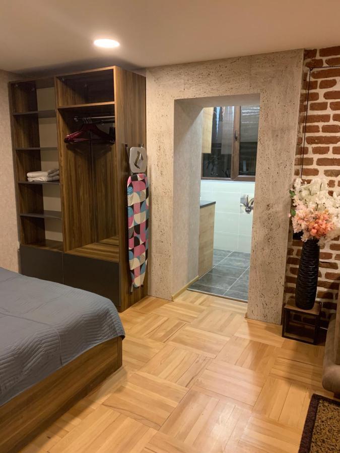 12 Maksim Gorki Street Apartamento Tiflis Exterior foto
